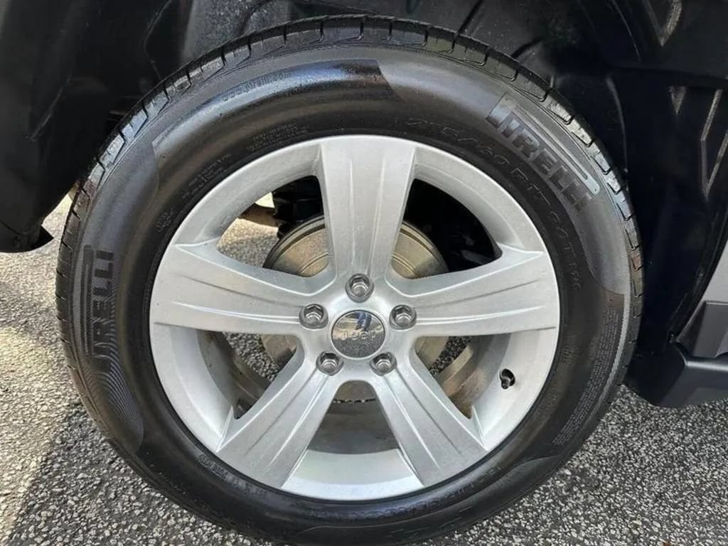 Used 2016 Jeep Compass Latitude FWD image 12