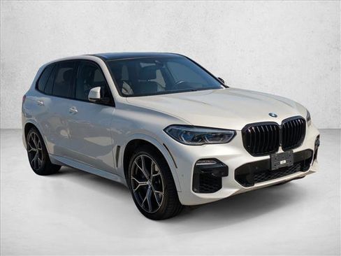 Used 2020 BMW X5 M50i w/ Executive Package image 3
