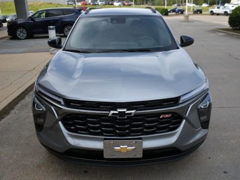 Used 2025 Chevrolet Trax RS image 8