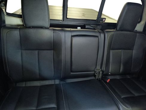 Used 2019 Nissan Titan PRO-4X w/ Pro-4x Convenience Package image 18