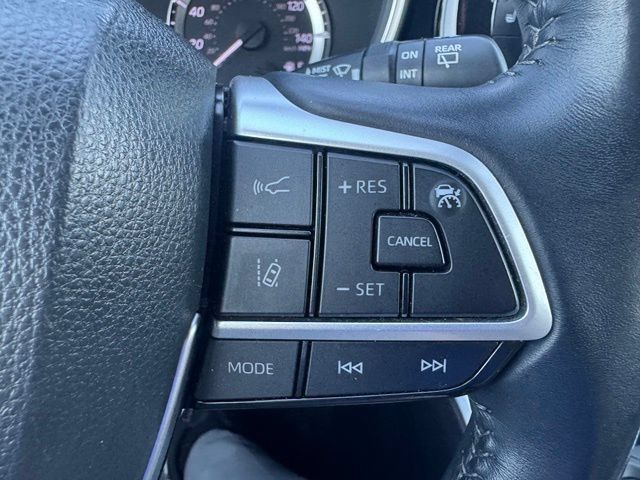 Used 2023 Toyota Highlander XLE FWD image 24