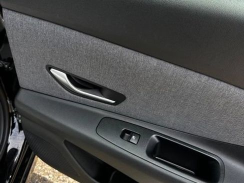Certified 2025 Hyundai Elantra Limited FWD image 18