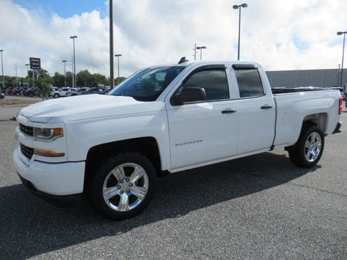 Used 2018 Chevrolet Silverado 1500 Custom w/ Trailering Package RWD image 4