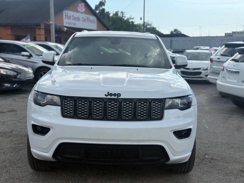 Used 2017 Jeep Grand Cherokee Altitude AWD/4WD image 2