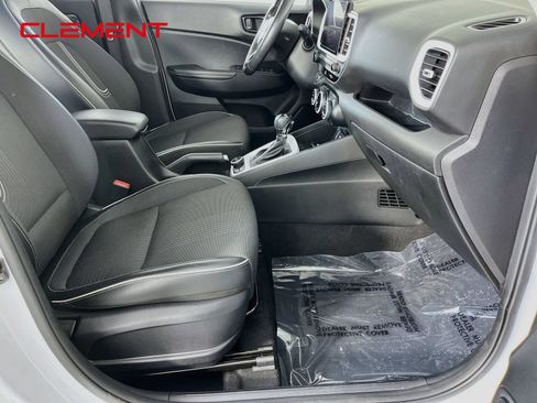 Used 2023 Hyundai Venue Limited FWD image 31