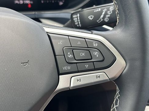 Used 2023 Volkswagen Taos SE w/ Panoramic Sunroof Package FWD image 23