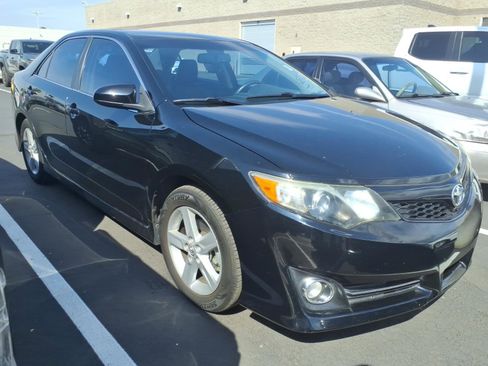 Used 2013 Toyota Camry SE image 2