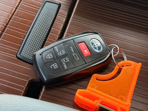 Used 2022 Toyota Sienna XLE image 36