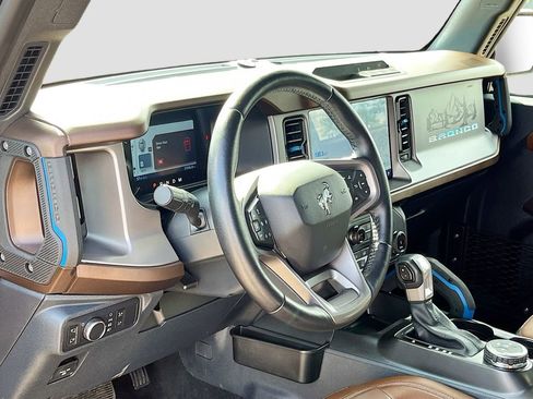 Used 2022 Ford Bronco Outer Banks image 9