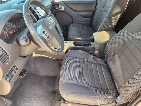 Used 2019 Nissan Frontier SV image 13