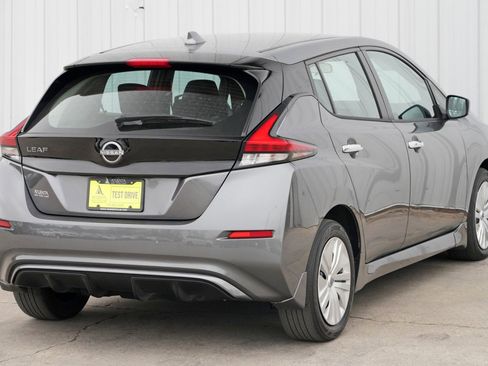 Used 2025 Nissan Leaf S image 41