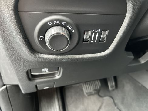 Used 2025 Jeep Grand Cherokee L Altitude AWD/4WD image 19