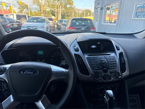 Used 2018 Ford Transit Connect XLT image 17