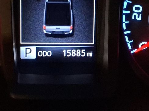 Used 2019 Toyota Tacoma SR image 18