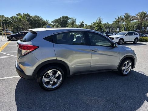 Used 2019 Honda HR-V LX image 4
