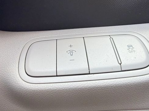 Used 2025 Hyundai Venue SEL FWD image 27