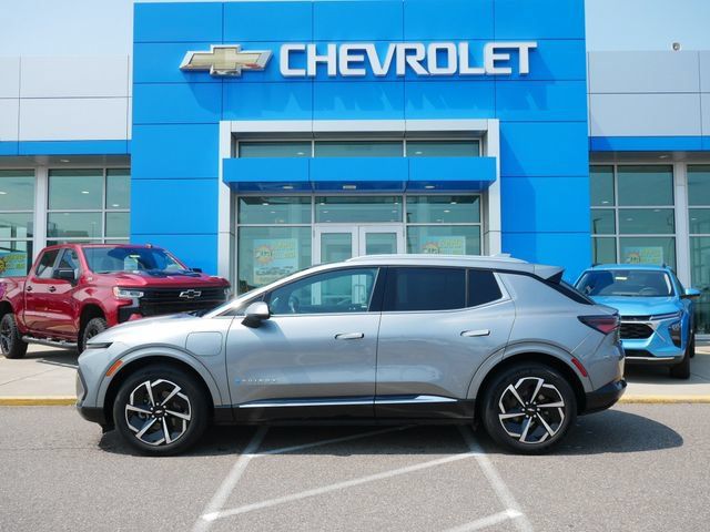 Used 2024 Chevrolet Equinox EV LT AWD/4WD image 2