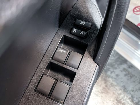 Used 2014 Toyota Corolla CE image 13