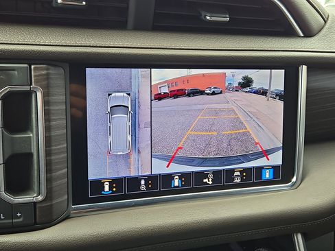 Used 2021 GMC Yukon Denali w/ Advanced Technology Package AWD/4WD image 18