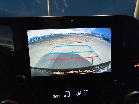 Used 2023 Toyota Highlander LE image 18