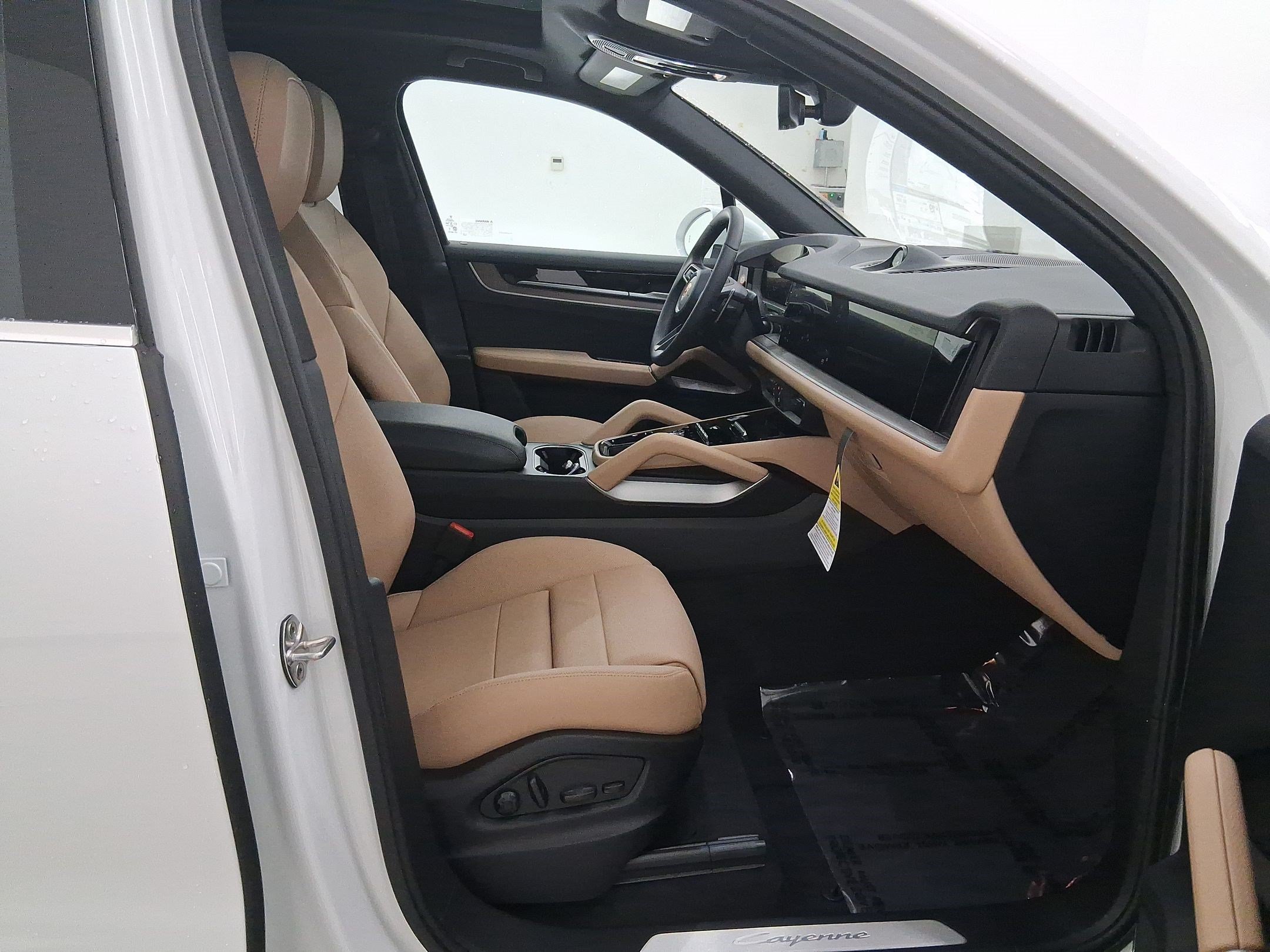 Used 2026 Porsche Cayenne AWD/4WD image 24