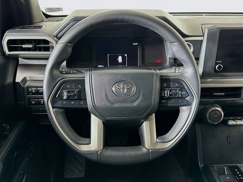 Used 2025 Toyota 4Runner SR5 image 18