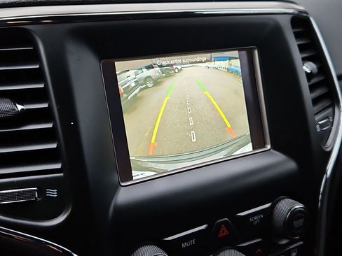 Used 2021 Jeep Grand Cherokee Laredo w/ Security & Convenience Group image 20