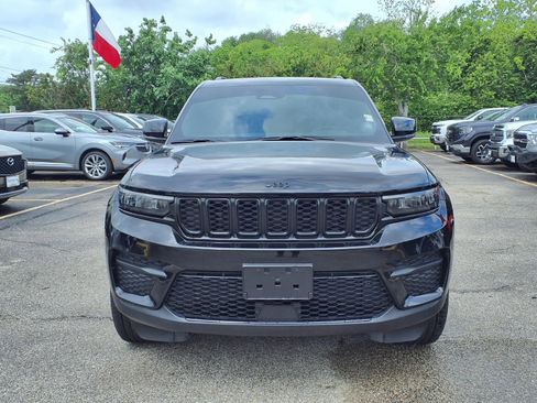 Used 2025 Jeep Grand Cherokee Altitude image 19