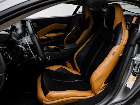 Used 2020 Aston Martin V8 Vantage Coupe image 31