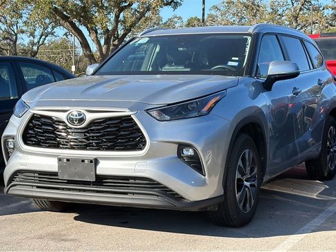 Certified 2024 Toyota Highlander XLE image 15