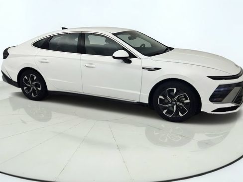 Used 2025 Hyundai Sonata SEL FWD image 8