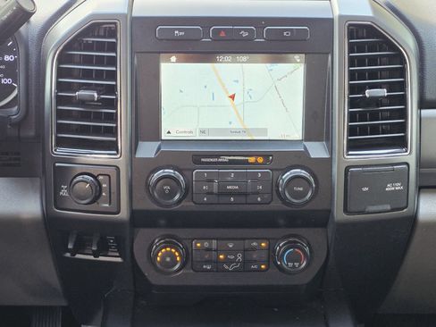 Used 2019 Ford F250 XLT w/ XLT Premium Package AWD/4WD image 20