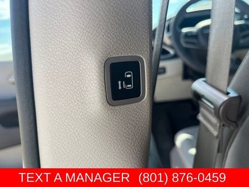 Used 2017 Chrysler Pacifica Touring FWD image 16