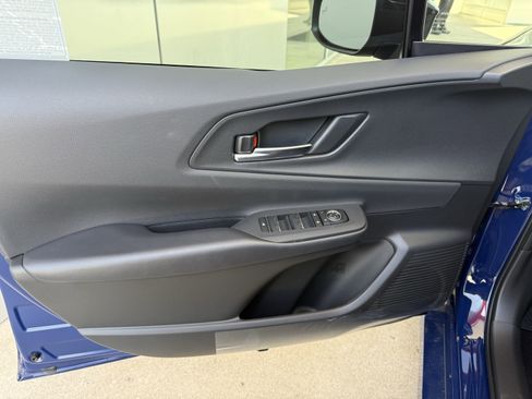 Certified 2025 Toyota Prius Plug-In Hybrid image 4