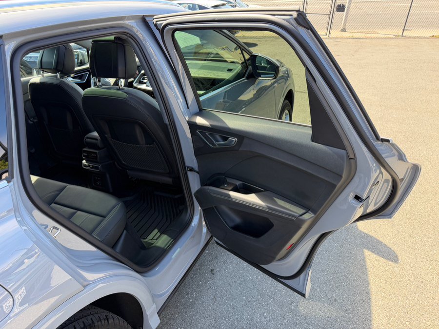 Used 2023 Audi Q4 e-tron Prestige AWD/4WD image 38