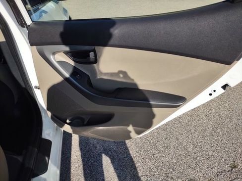 Used 2016 Hyundai Elantra SE FWD image 18
