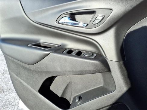 Used 2019 Chevrolet Equinox LT image 9