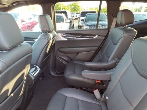 Used 2024 Cadillac XT6 Premium Luxury w/ Technology Package AWD/4WD image 7