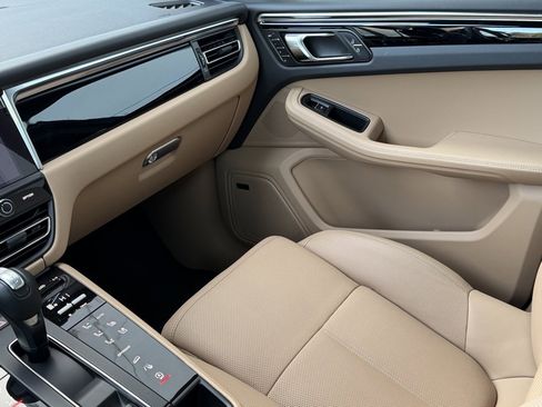 Used 2025 Porsche Macan image 35