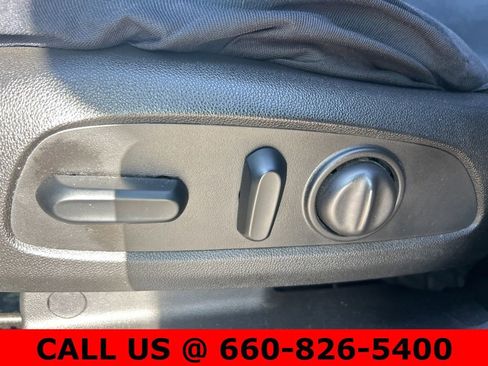 Used 2018 Chevrolet Equinox LT image 12