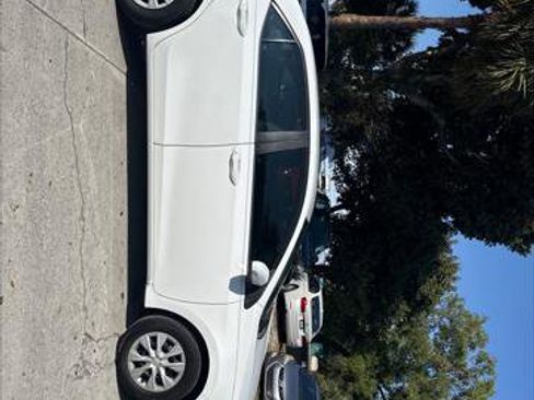 Used 2018 Toyota Corolla L image 6