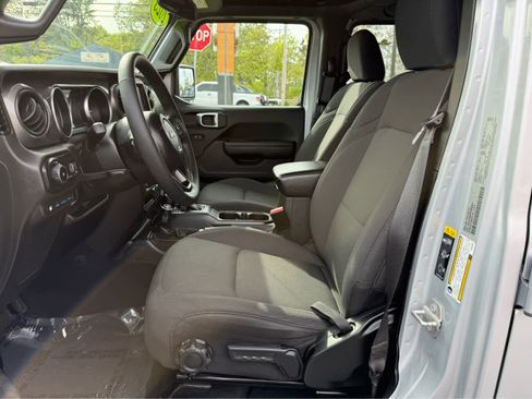 Used 2023 Jeep Wrangler Unlimited w/ Cold Weather Group AWD/4WD image 14