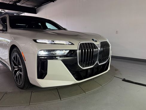 Used 2023 BMW 760i xDrive w/ Executive Package AWD/4WD image 9