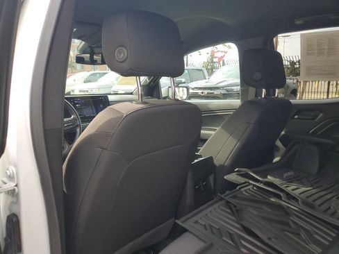 Used 2026 Chevrolet Colorado W/T RWD image 12