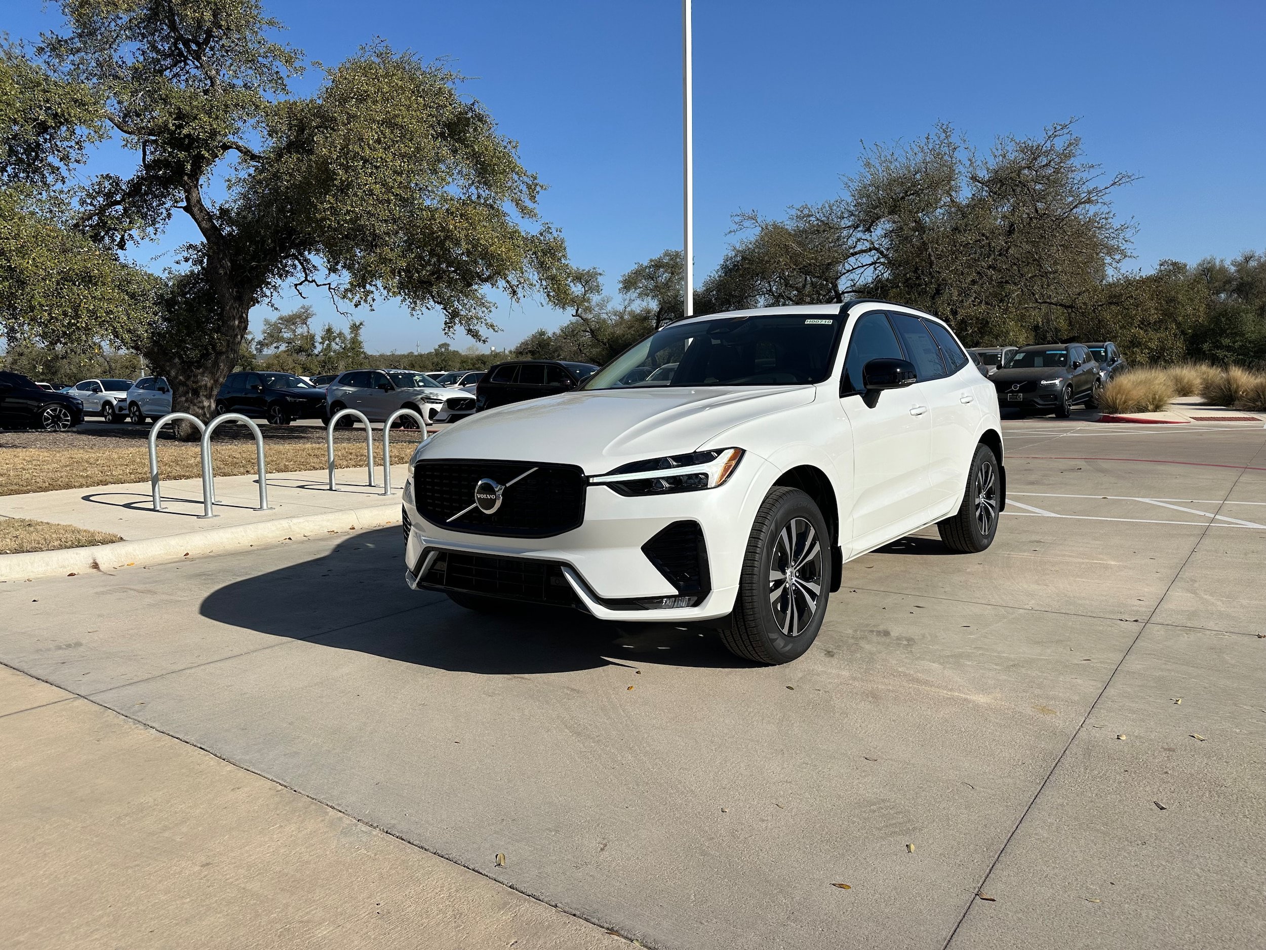 Used 2025 Volvo XC60 B5 Core w/ Protection Package Premier AWD/4WD image 2