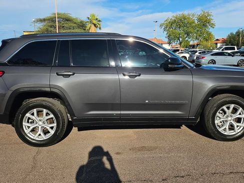 Used 2023 Jeep Grand Cherokee Limited w/ Luxury Tech Group II AWD/4WD image 12
