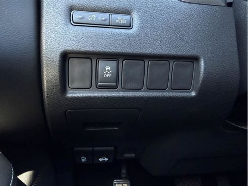 Used 2018 Nissan Murano S AWD/4WD image 14