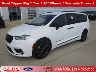 Used 2024 Chrysler Pacifica Touring-L w/ Road Tripper Package video 1