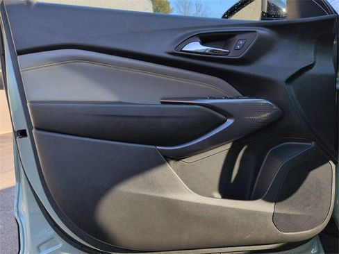 Used 2024 Chevrolet Trax ACTIV w/ Sunroof Package image 21