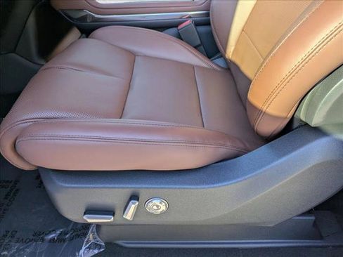 New 2025 Lincoln Navigator Reserve image 4